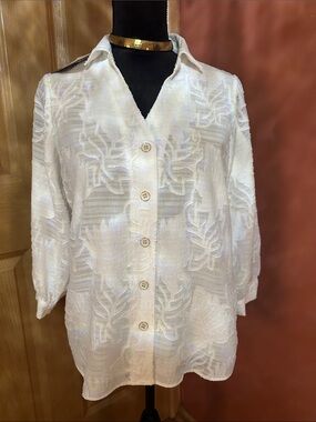 Karl Lagerfeld White Textured Floral Button-Up Top
